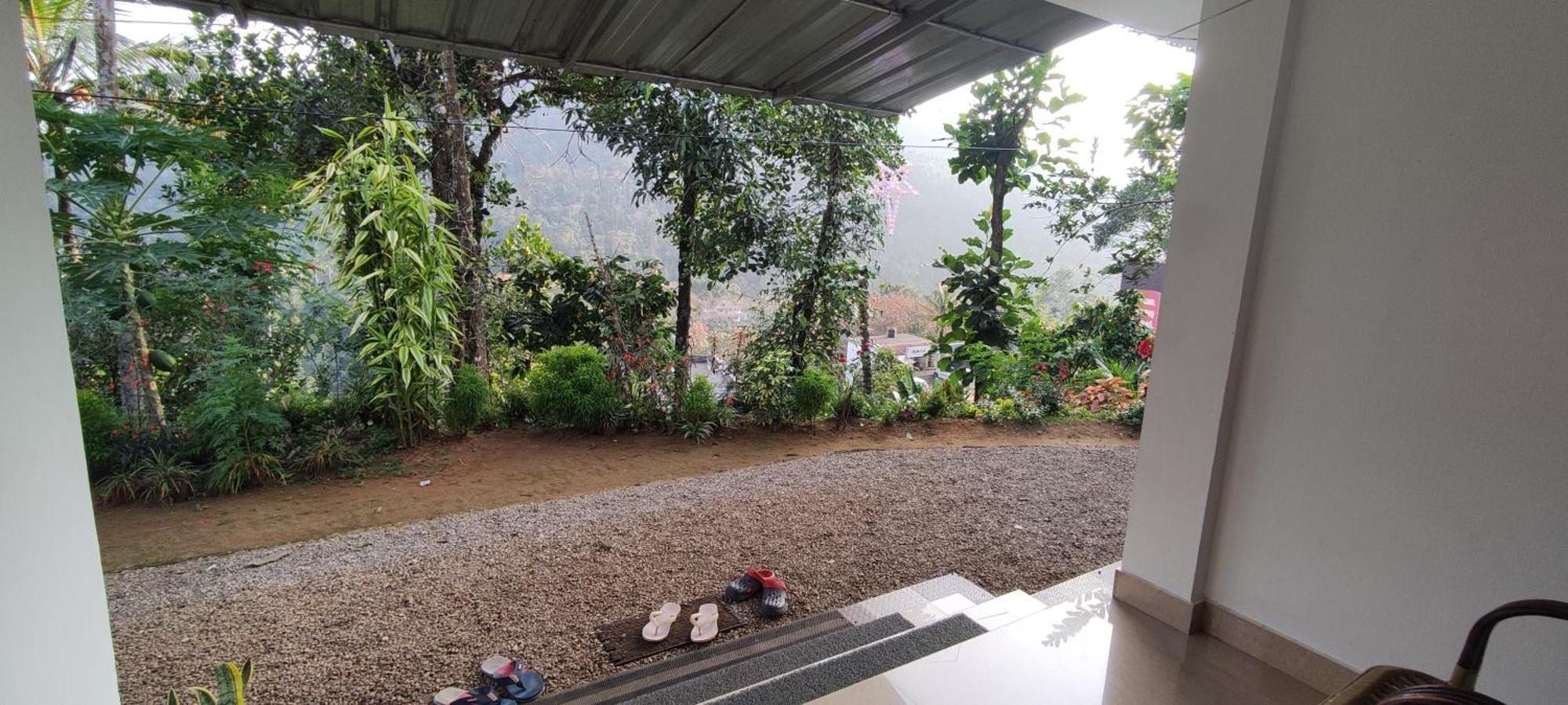 Koonamparayil Home Stay Munnar Anaviratty-Family Only Экстерьер фото